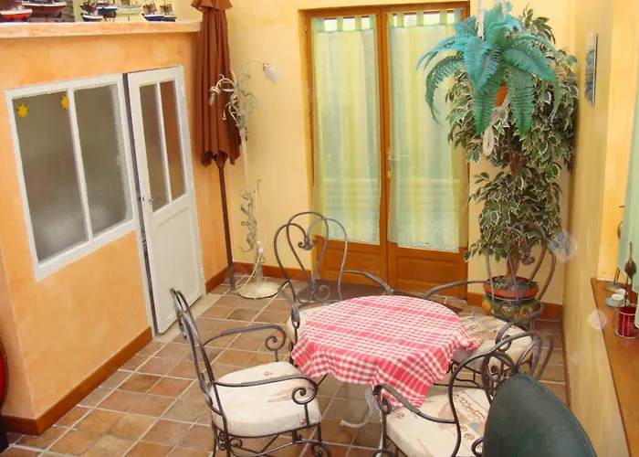 Garence Mit Eigener Terrasse By Interhome 度假居 *